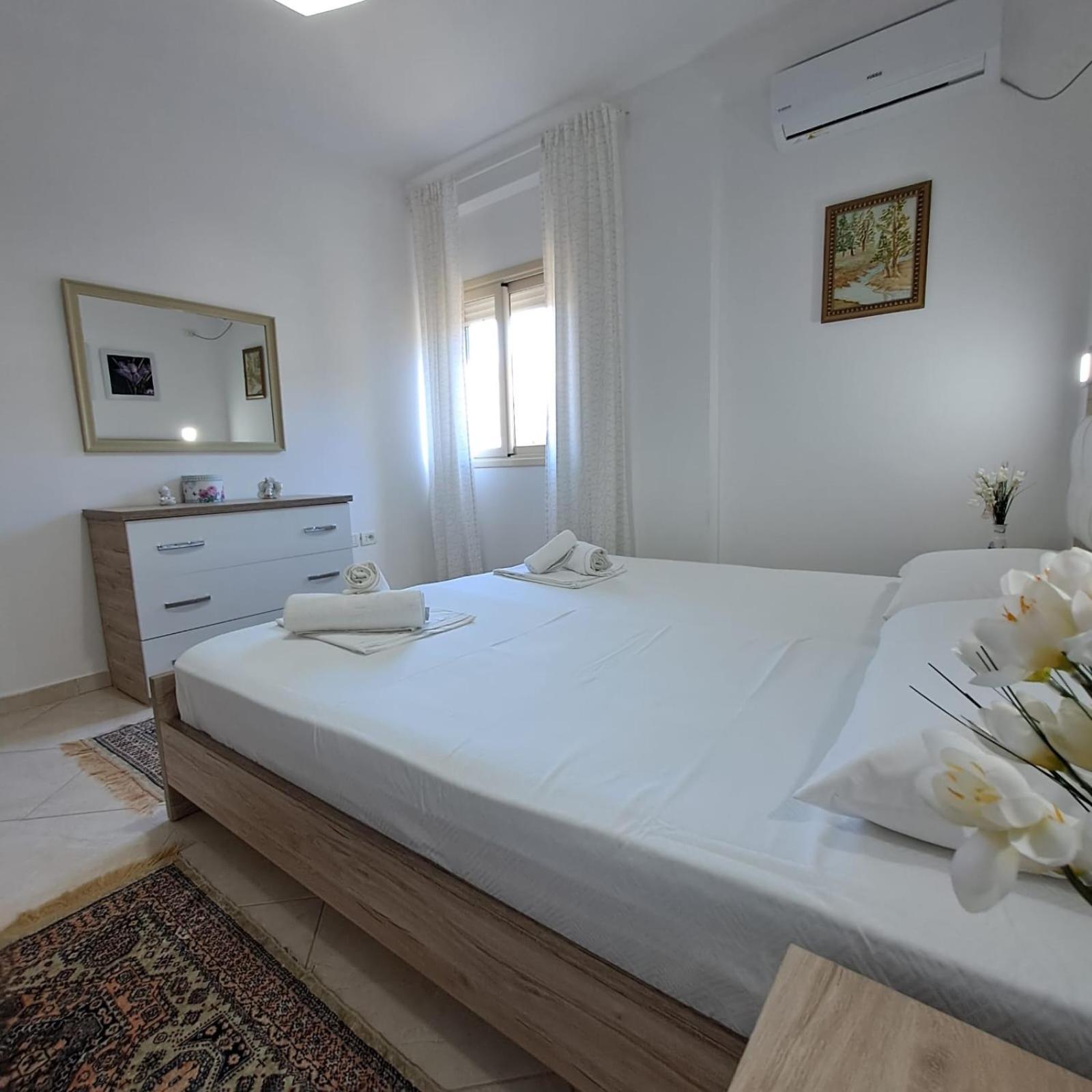Flowers & Green 2 Bedrooms Apartment & Box Garage Vlore Exterior photo