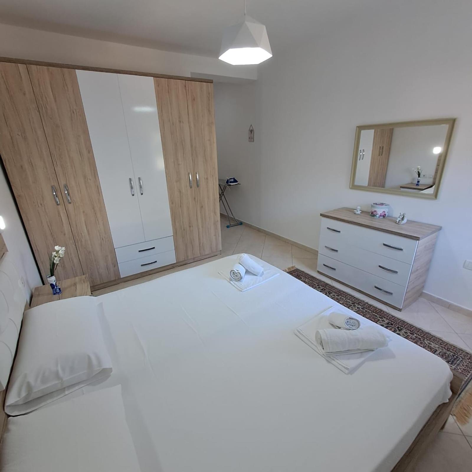 Flowers & Green 2 Bedrooms Apartment & Box Garage Vlore Exterior photo