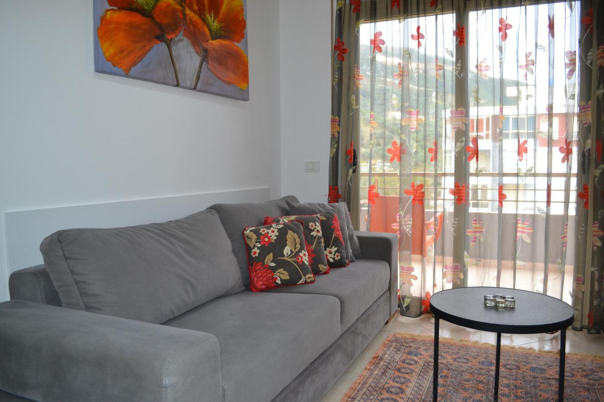 Flowers & Green 2 Bedrooms Apartment & Box Garage Vlore Exterior photo